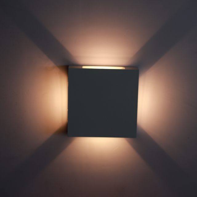 Đ&egrave;n tường LED điều chỉnh được IP65 LBD5050-4