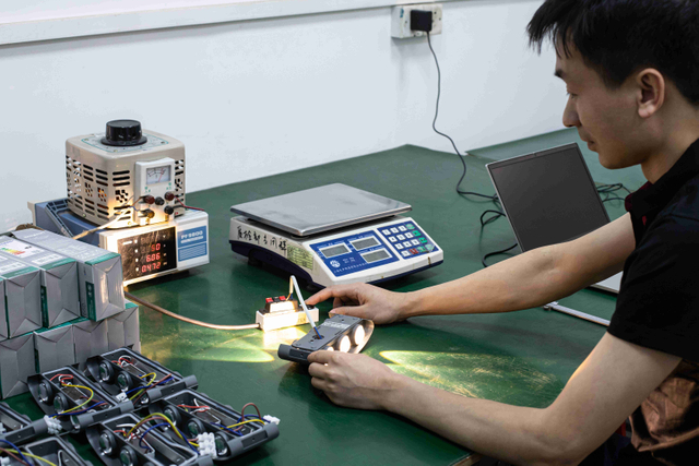 雷电及浪涌发生器